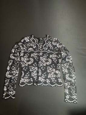 DONNA Vintage Black and White Floral Lace Long Sleeve Top